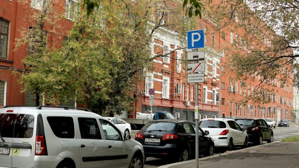 Illustrative Moscow street scene; not a photograph of the 1994 incident